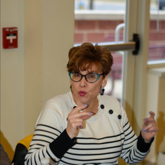 Meet your Posher, Tina - Picture 2 of 3